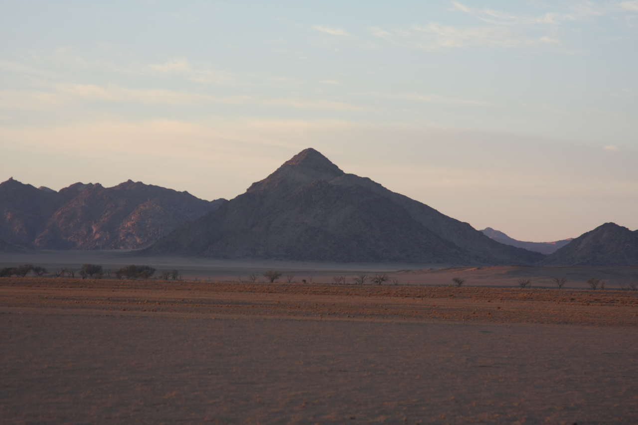 [14651] 2016_06_25_01_52_43_Africa_Canon_EOS_40D_IMG__09707.jpg